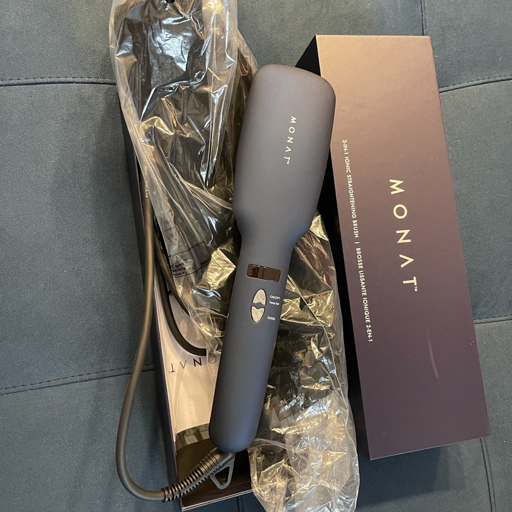 Monat ionic straightening brush